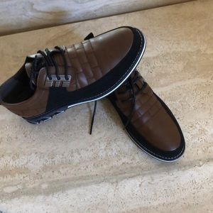Men’s 91/2 casual classic shoe